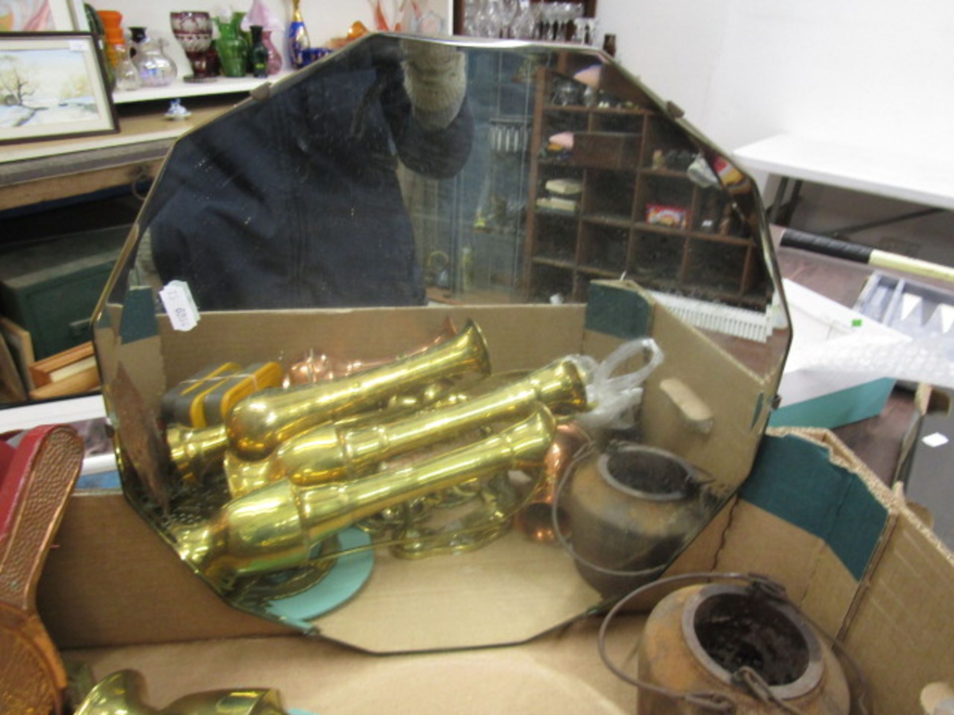 Metal wares inc copper/brass jugs, brass door furniture and a vintage glue pot, mirror and tobacco - Image 9 of 9