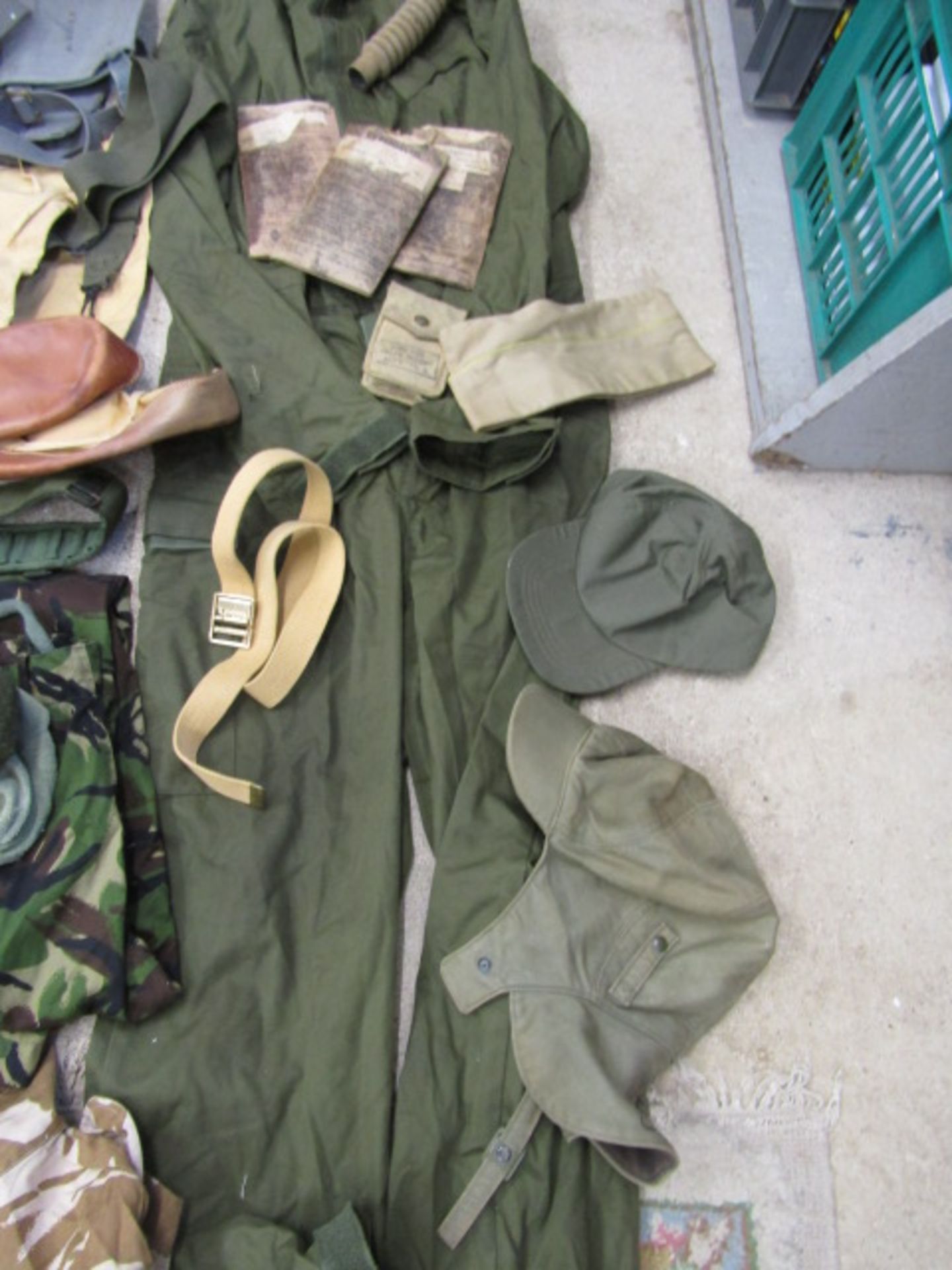 Assorted military/army clothing and accessories - Image 2 of 6