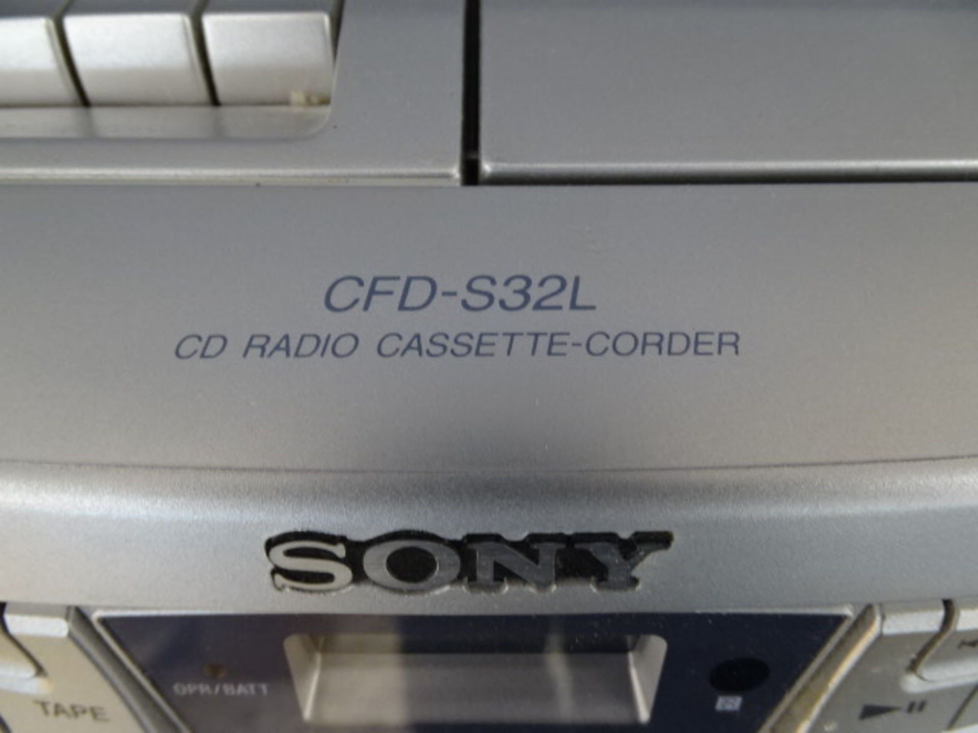 Sony portable CD/Radio/Cassette player from a house clearance - Image 2 of 2