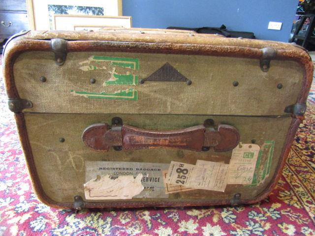 Banded trunk with interior tray - Image 4 of 6