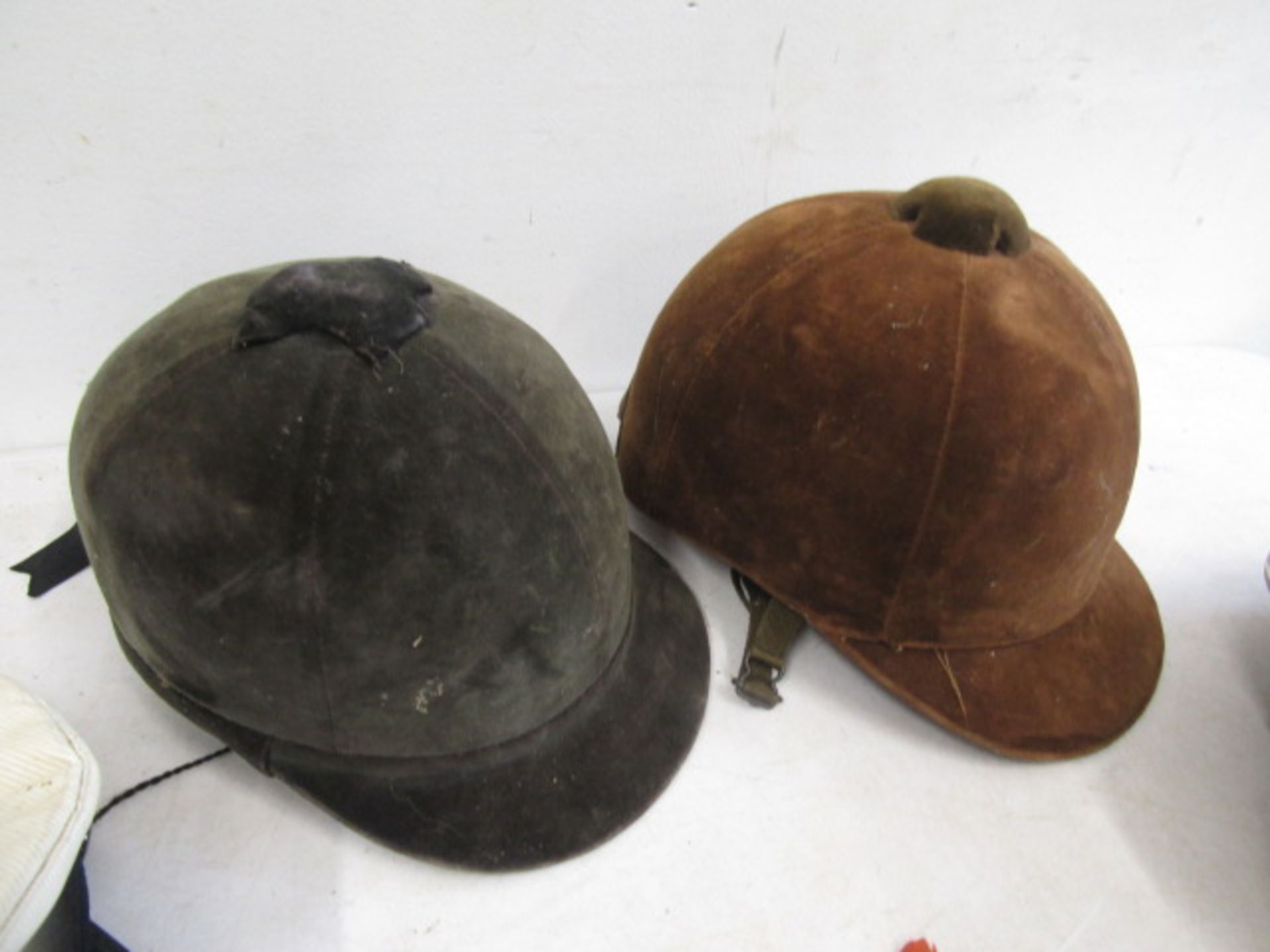 2 vintage Naval caps and 2 vintage riding hats(FOR DISPLAY ONLY!) - Image 2 of 5