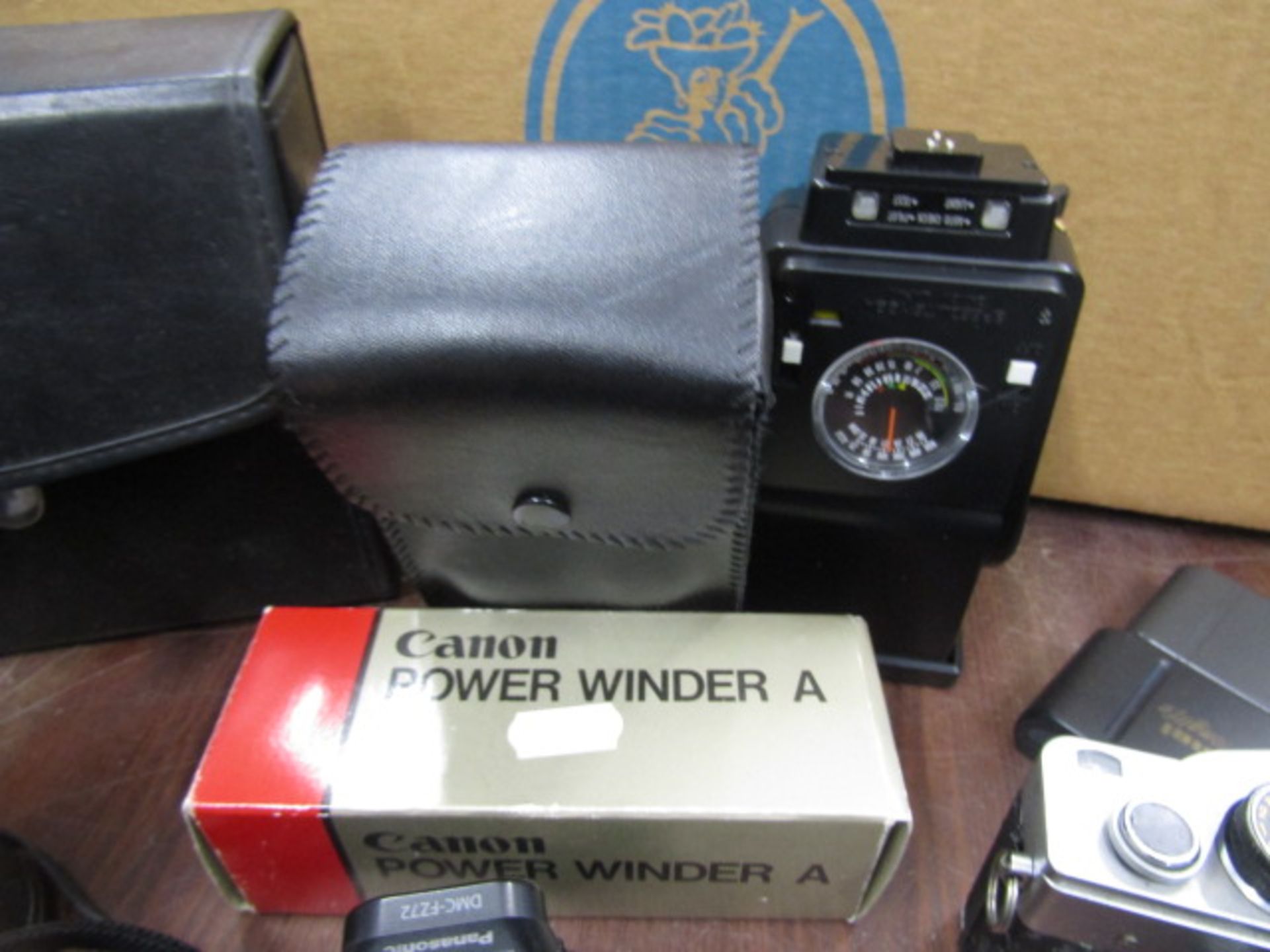Various camera's, video camera and binoculars - Image 7 of 9