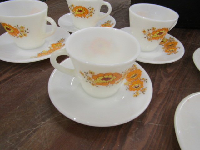 Pyrex 'Marigold' 34 piece part dinner set comprising 5 dinner plates, 6 side, 6 cups and saucers, - Image 3 of 3