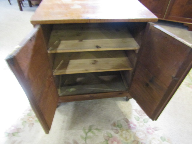 19thC mahogany cupboard with faux drawers - Image 4 of 4