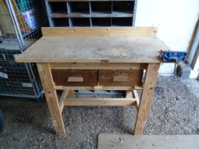 Workbench with vice