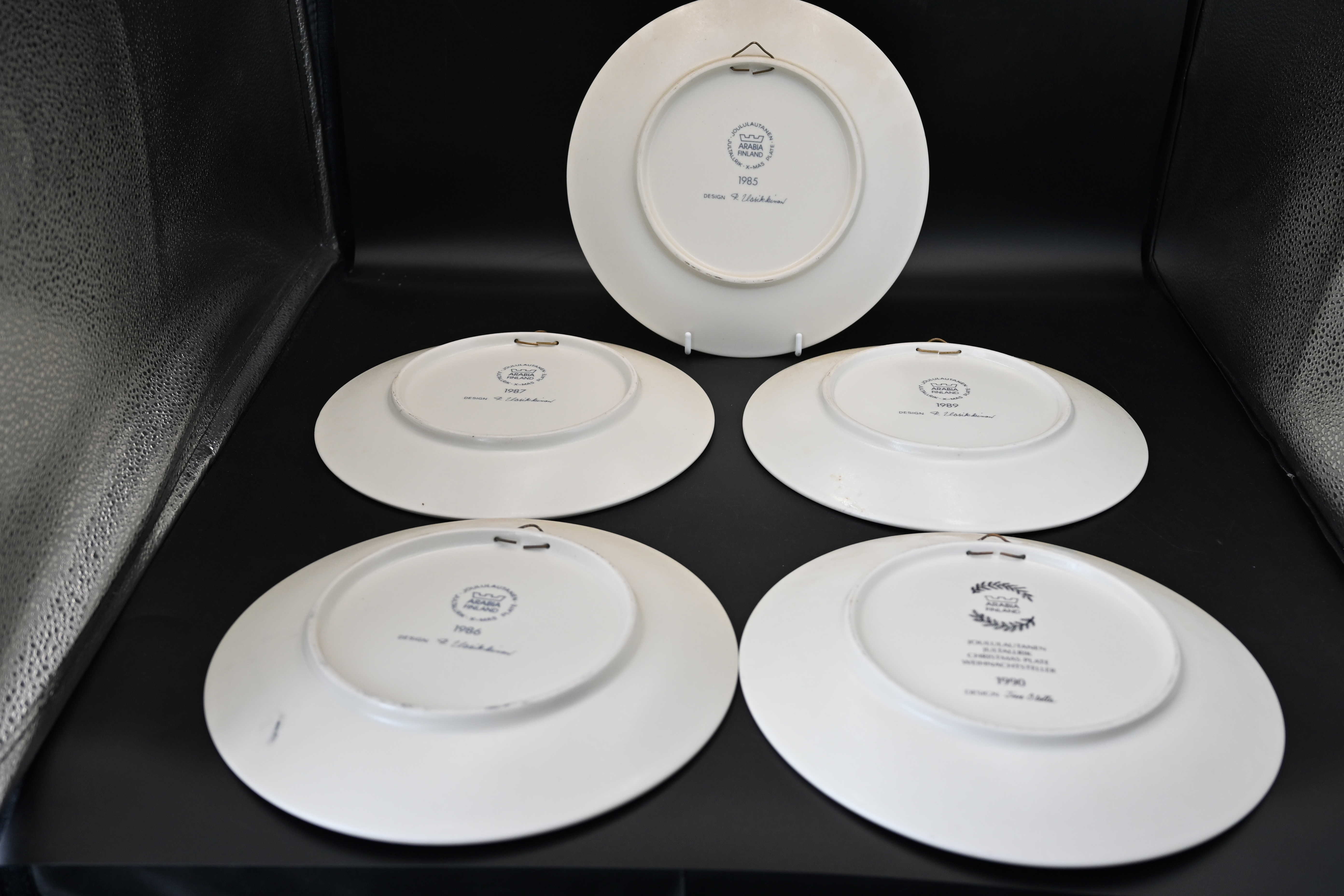 5 Arabia Finland Christmas plates for years 1985, 86, 87, 89 and 1990, each 22.5cm diam - Image 7 of 7