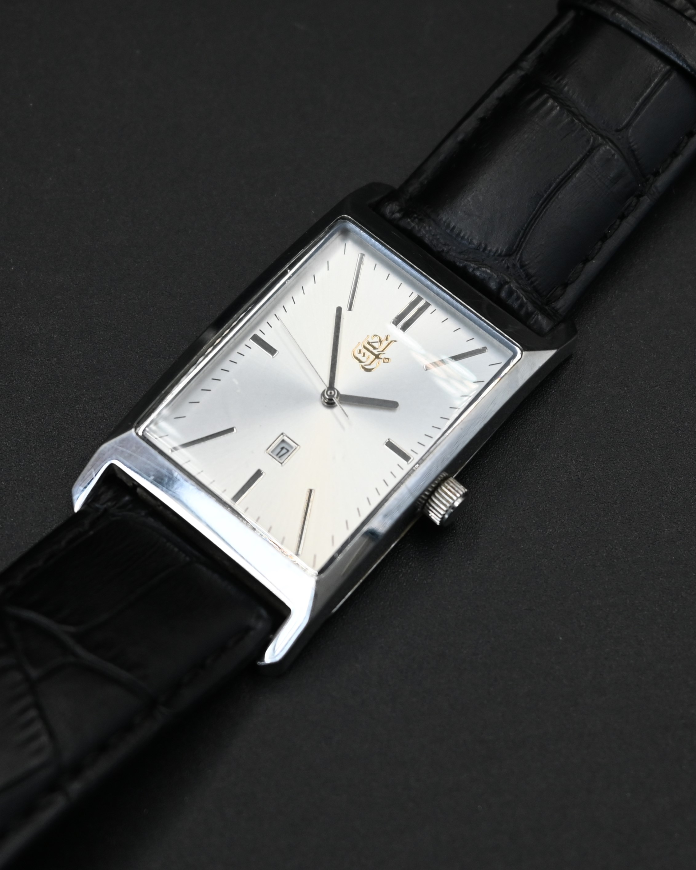 Emirates quartz wristwatch with the Emirate insignia with a silvered face and baton markers date - Image 3 of 3