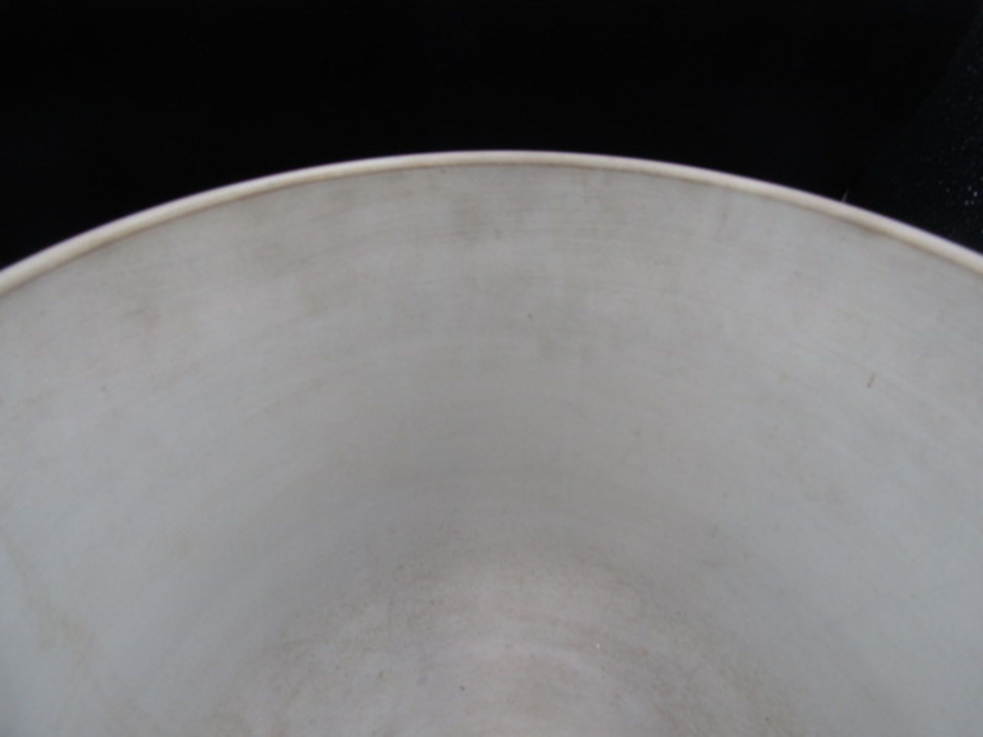 A black Wedgwood plant pot 23cmH 25cmDia in good condition with no damage or repairs, a few scuff - Image 9 of 11
