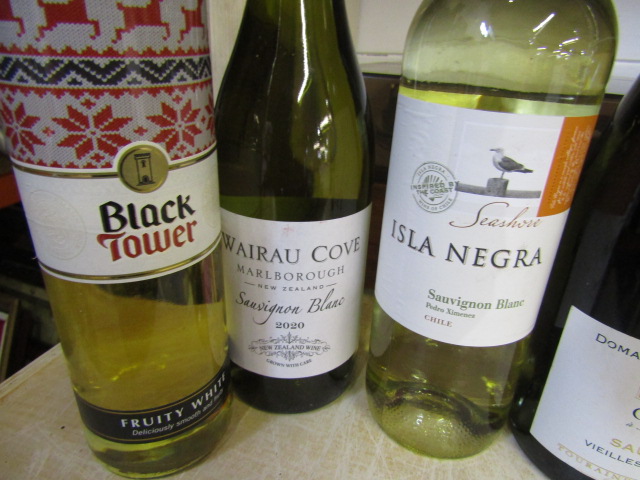Mixed lot of White wines to include  Isle Negra Sauvignon Blanc 12.5%vol 75cl 2008 Domaine Michel - Image 2 of 4