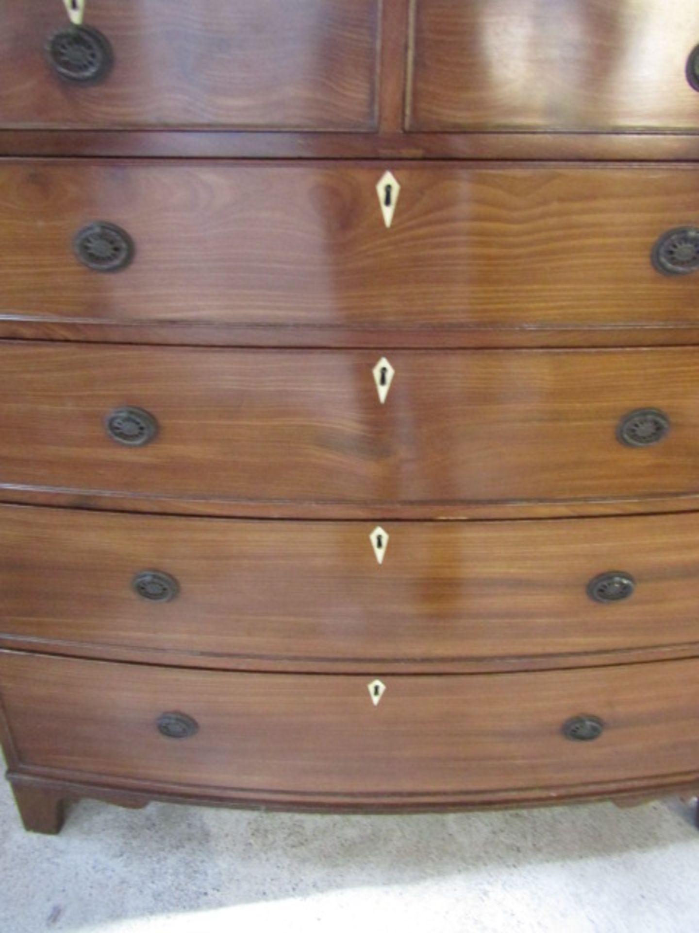 Antique bow fronted 2/4 chest of drawers with mother of pearl escutcheons 115cmW 57cmD 116cmH - Image 3 of 5