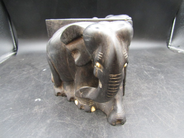 A pair ebony elephant book ends 13cmH - Image 4 of 4