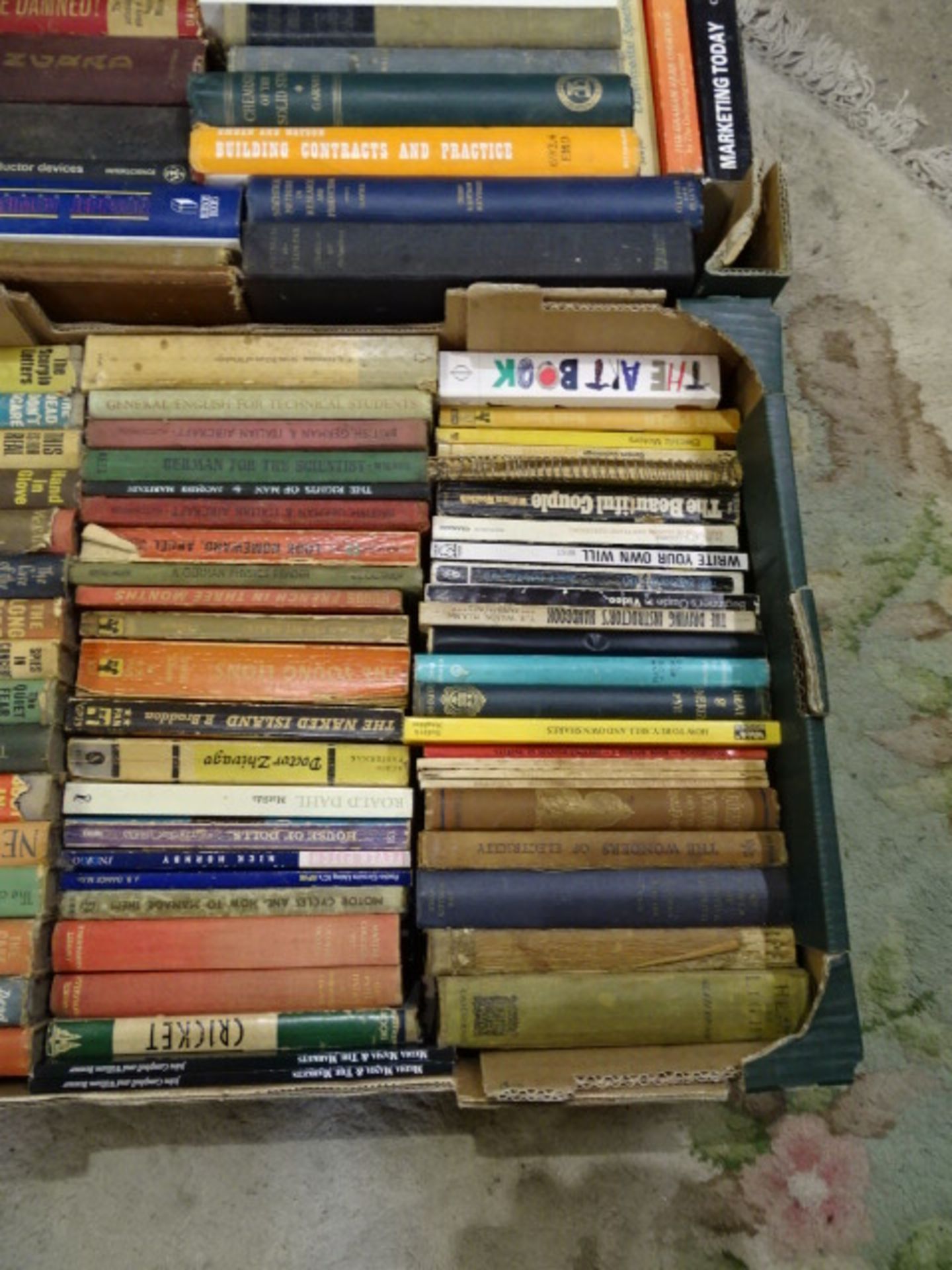 2 Trays of vintage books to include Horror novels - Image 5 of 5