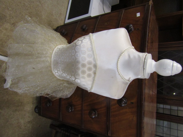 A mannequin with tutu - Image 2 of 3