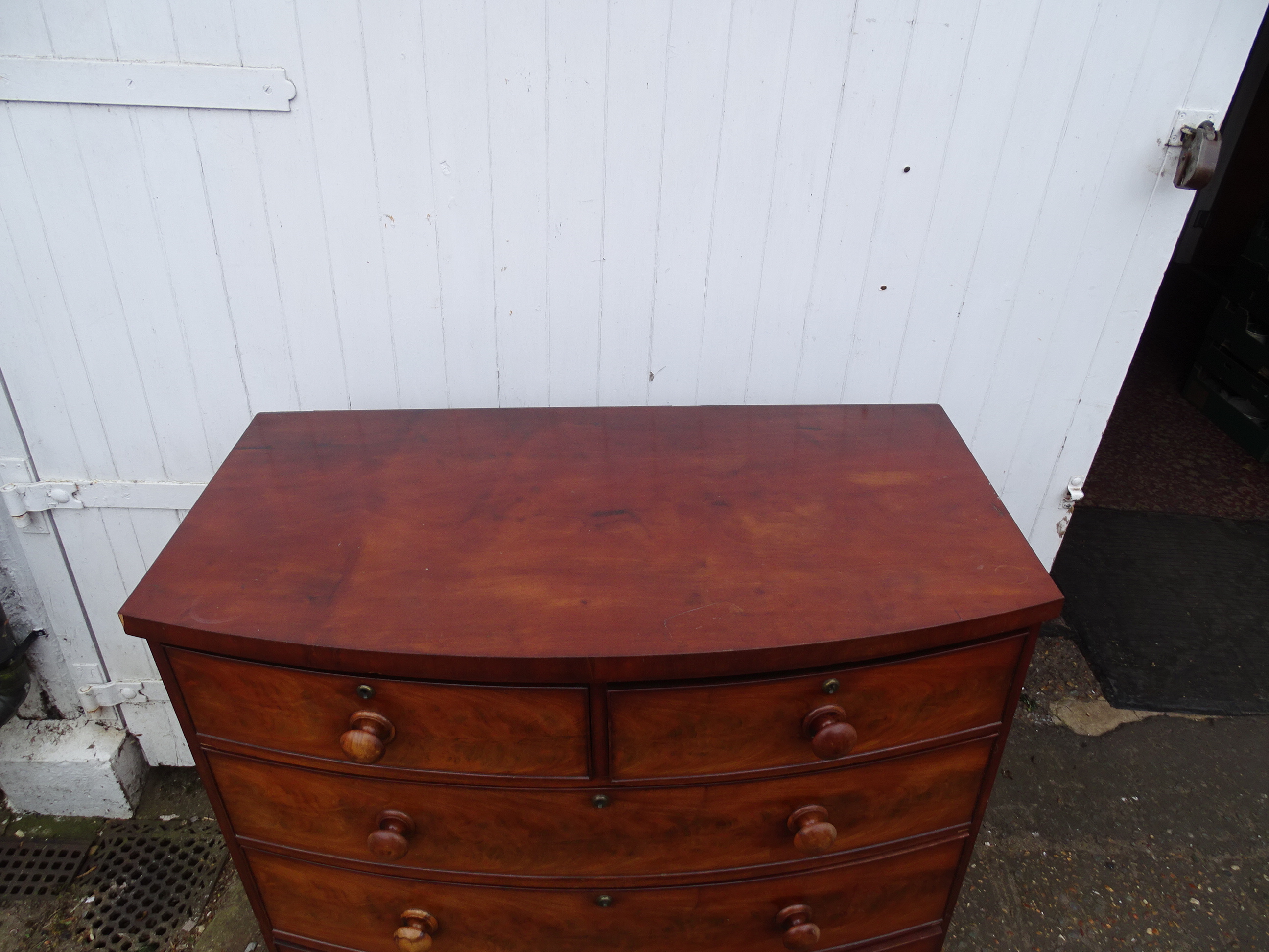 Mahogany bow fronted 2 short over 3 long chest of drawers 107cmW 57cmD 109cmH - Image 2 of 4