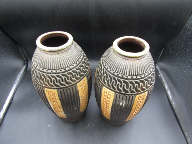 A pair Bretby vases 29cmH - Image 2 of 3