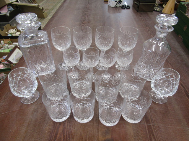 Glass suite with 2 decanters