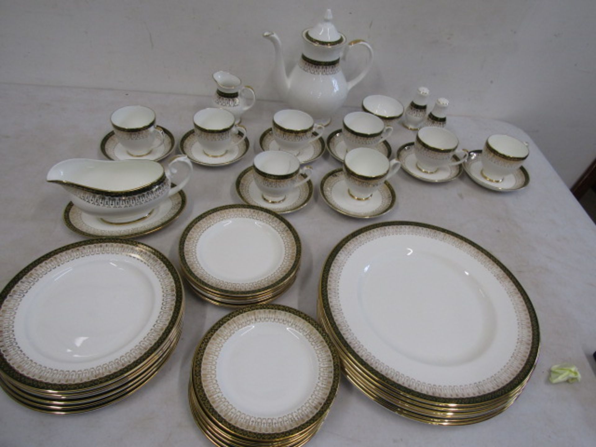 Royal Doulton 'Majestic' dinner service for 6