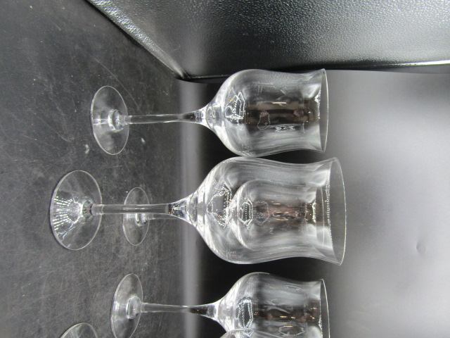 set 6 large wine glasses - Image 2 of 2