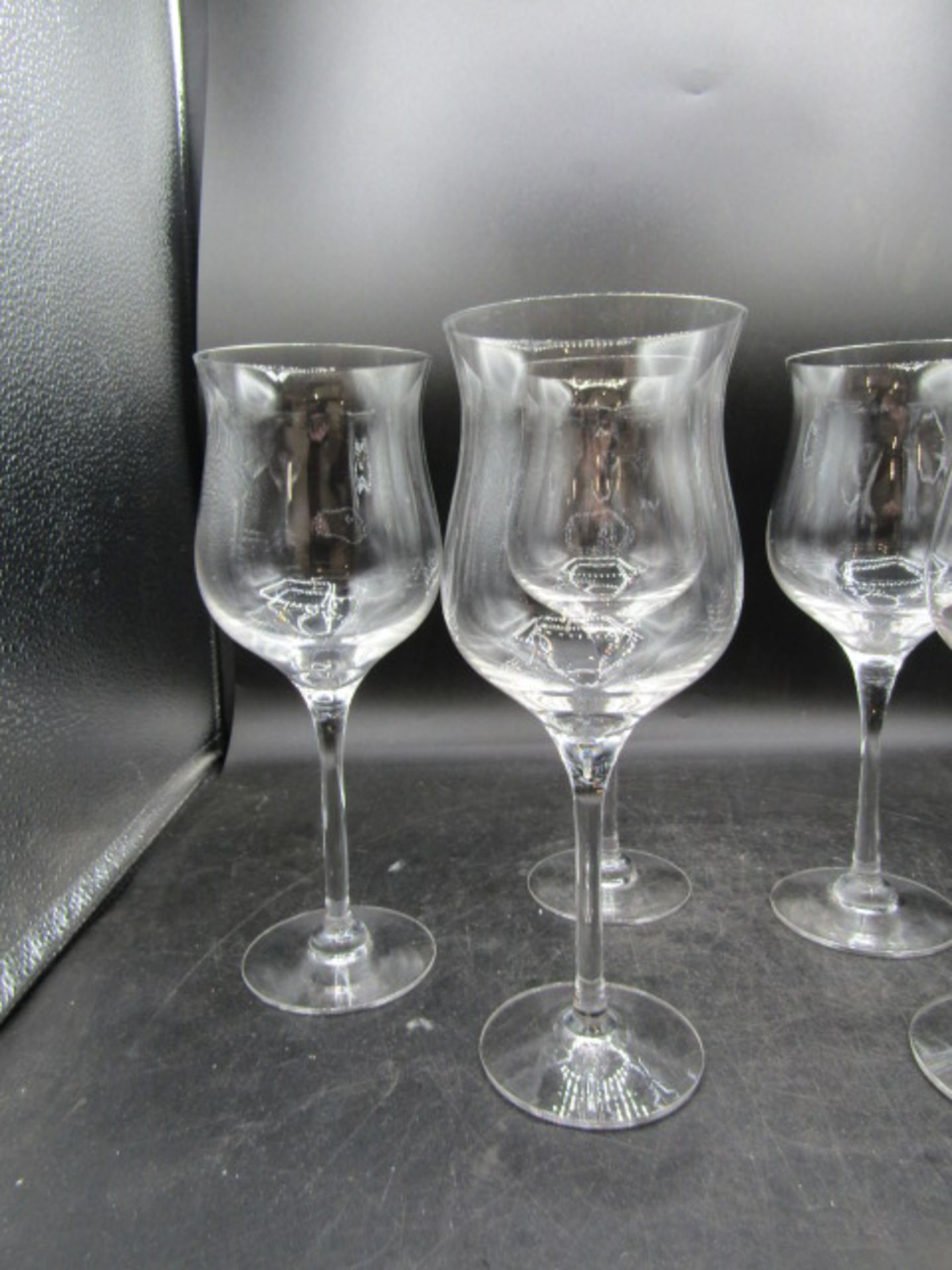 set 6 large wine glasses - Image 2 of 2