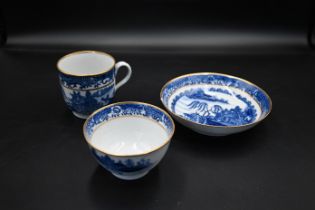 3 pieces of New Hall blue and white porcelain in the willow pattern to incl tea bowl and saucer