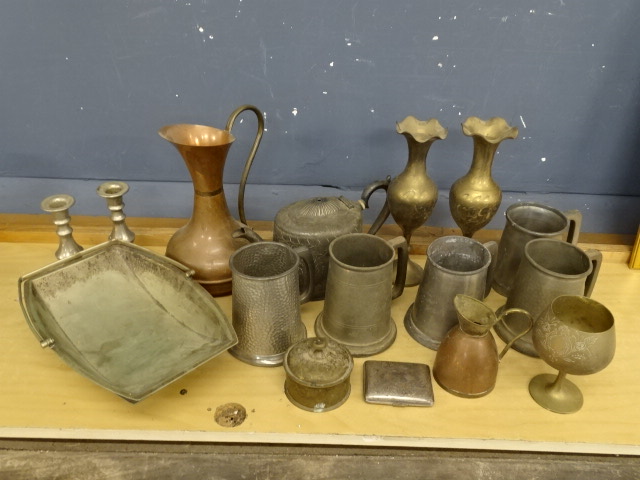 Mixed metalware to include brass vases, copper jugs and tankards etc