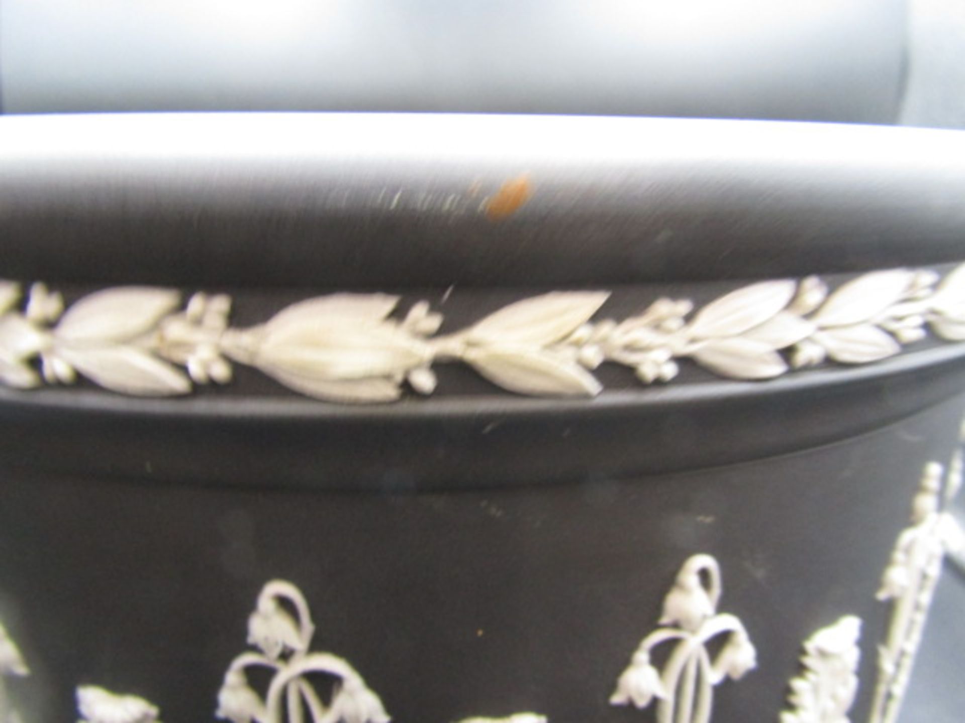 A black Wedgwood plant pot 23cmH 25cmDia in good condition with no damage or repairs, a few scuff - Image 7 of 11