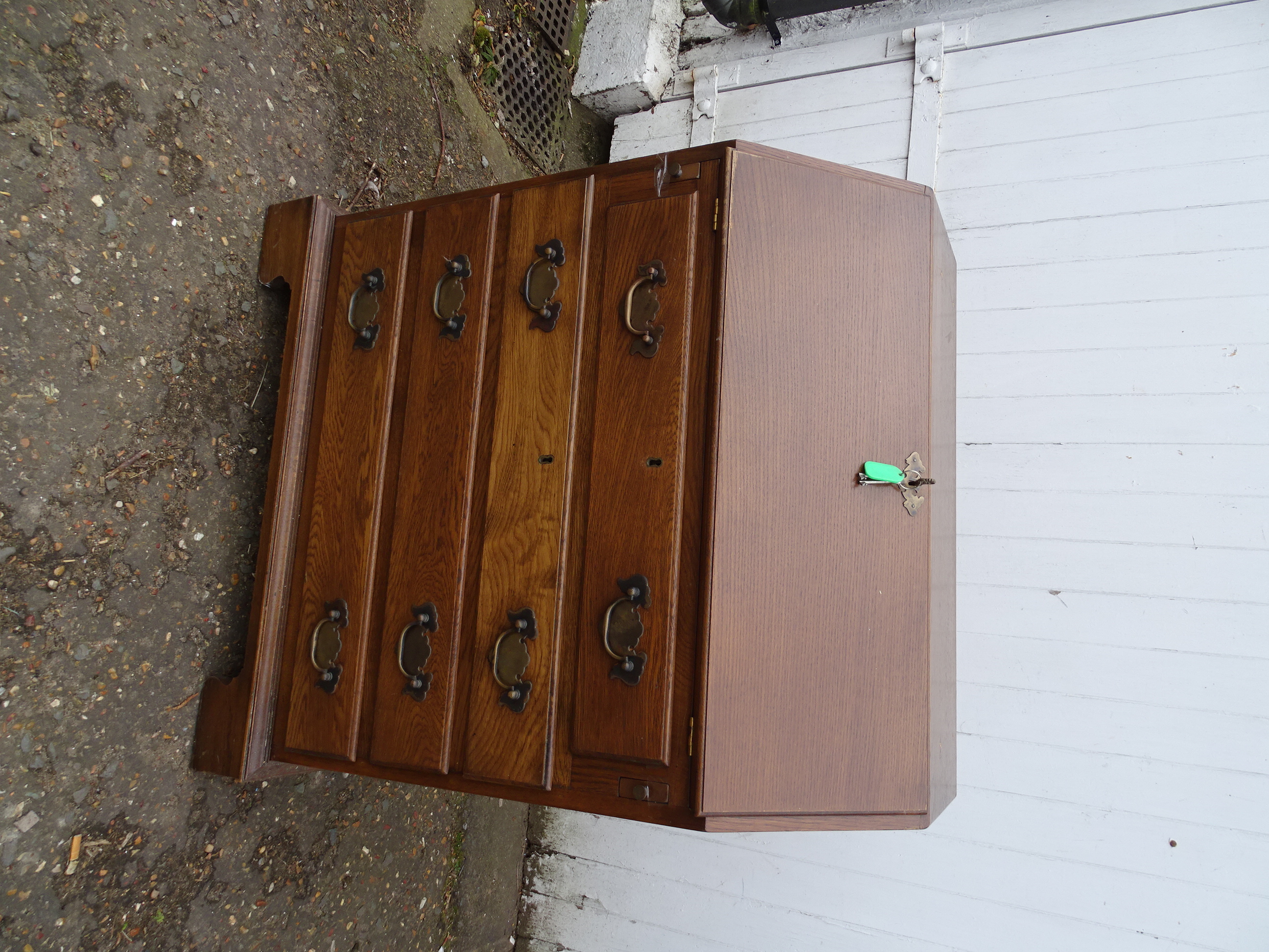Oak 4 drawer bureau with key