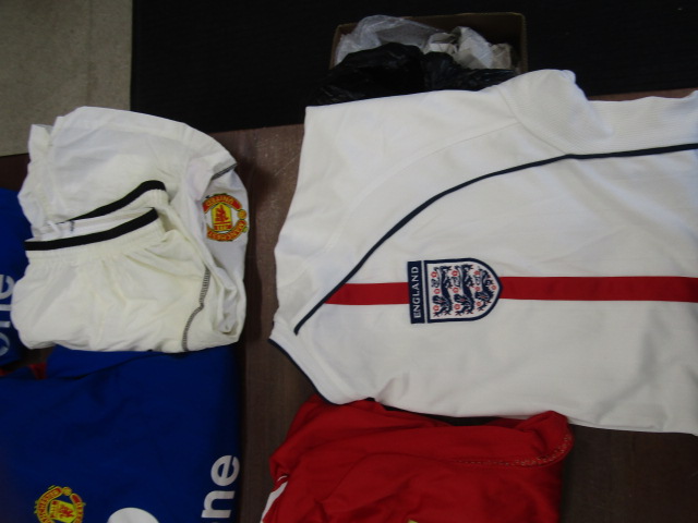 13 Football shirts- Man United, Liverpool and England and a pair shorts (Man U) - Image 4 of 6
