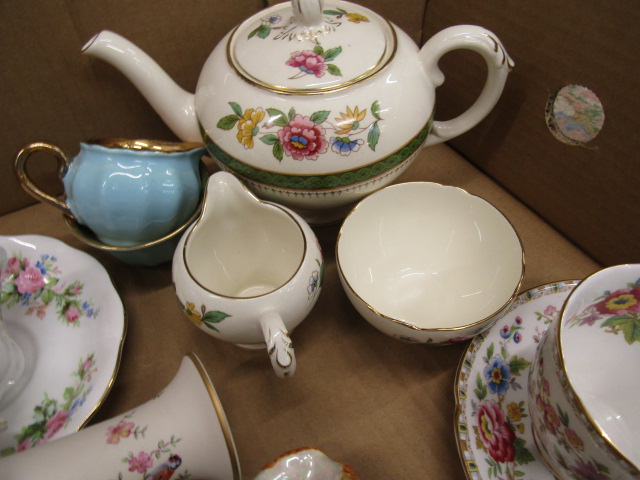 4 boxes various ceramics inc Royal Albert, Wade, Poole etc etc - Image 10 of 12