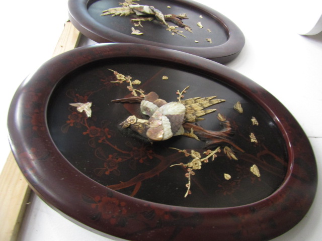 2 Shibayama plaques of birds in mother of pearl 3D design with lacquered style frames 54cmH - Image 4 of 5