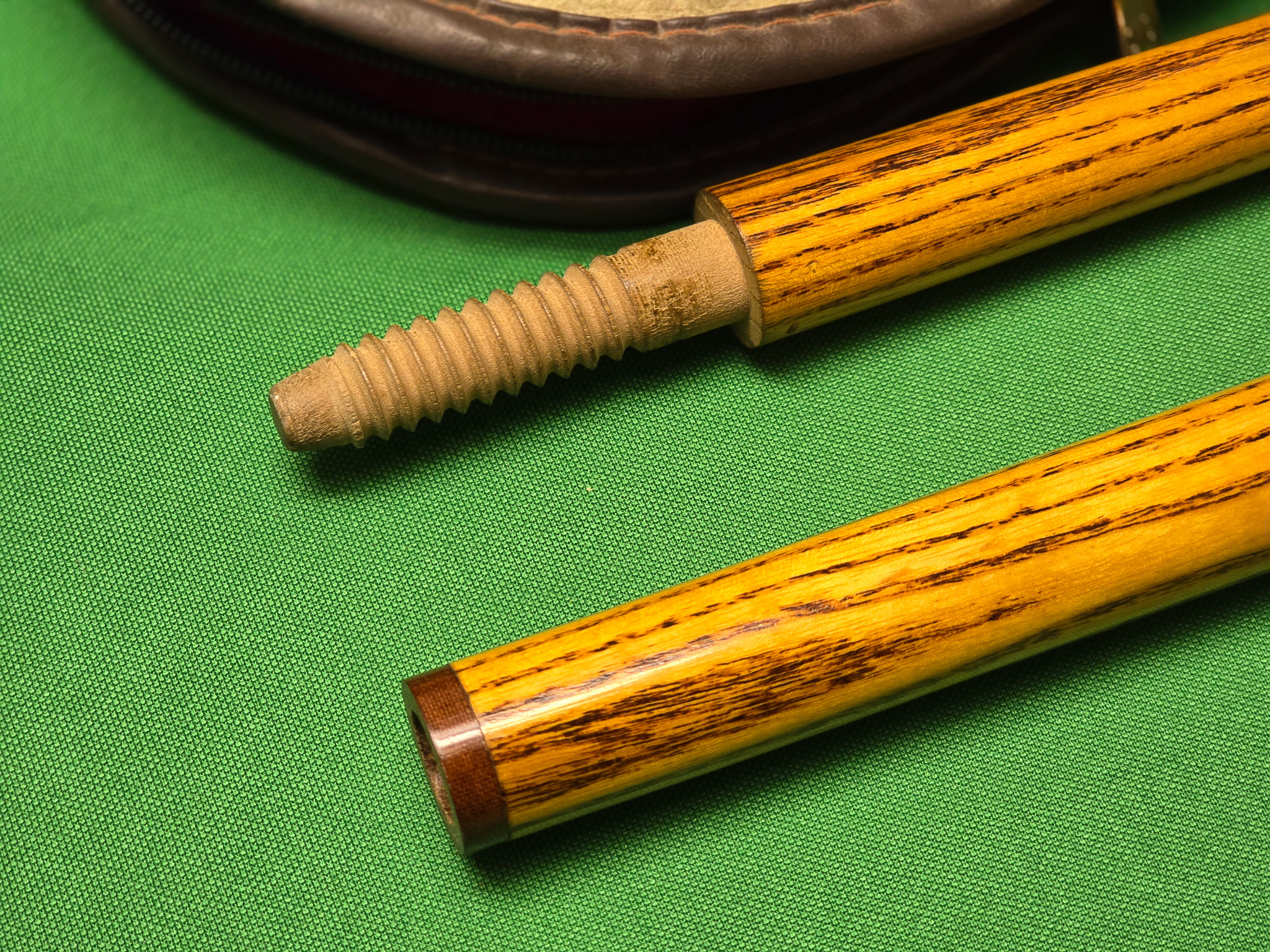 BCE Cliff Thorburn Peradon & Fletcher Riley 3 Snooker Cues & Cases - Image 4 of 16