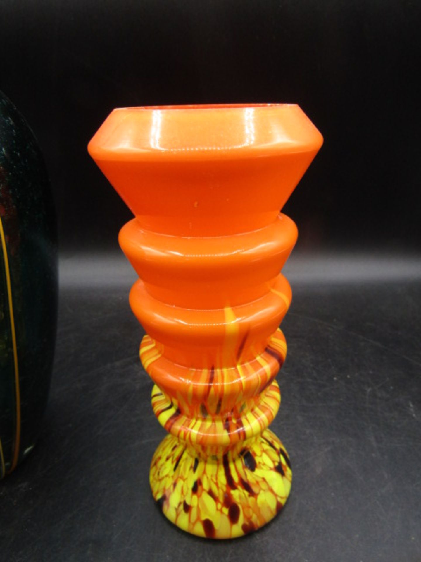 Art glass vases inc iridescent hand blown vase and a Wedgwood vase Orange vase has nibbles around - Image 4 of 9