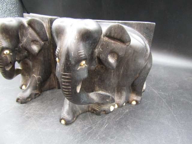 A pair ebony elephant book ends 13cmH - Image 2 of 4