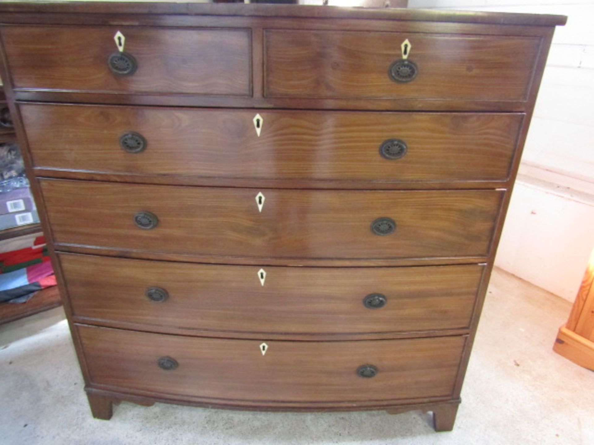 Antique bow fronted 2/4 chest of drawers with mother of pearl escutcheons 115cmW 57cmD 116cmH - Image 4 of 5
