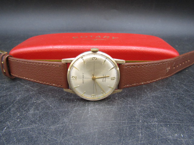 A 9ct Gold Rotary men's 17 jewel  watch (3.5mm face)with receipt (1962) and original case