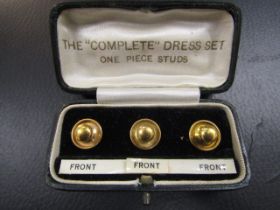 9ct gold 'complete' dress set  one piece studs in original gift box 1.36 gms
