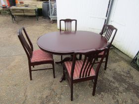 Extending dining table with 4 upholstered chairs