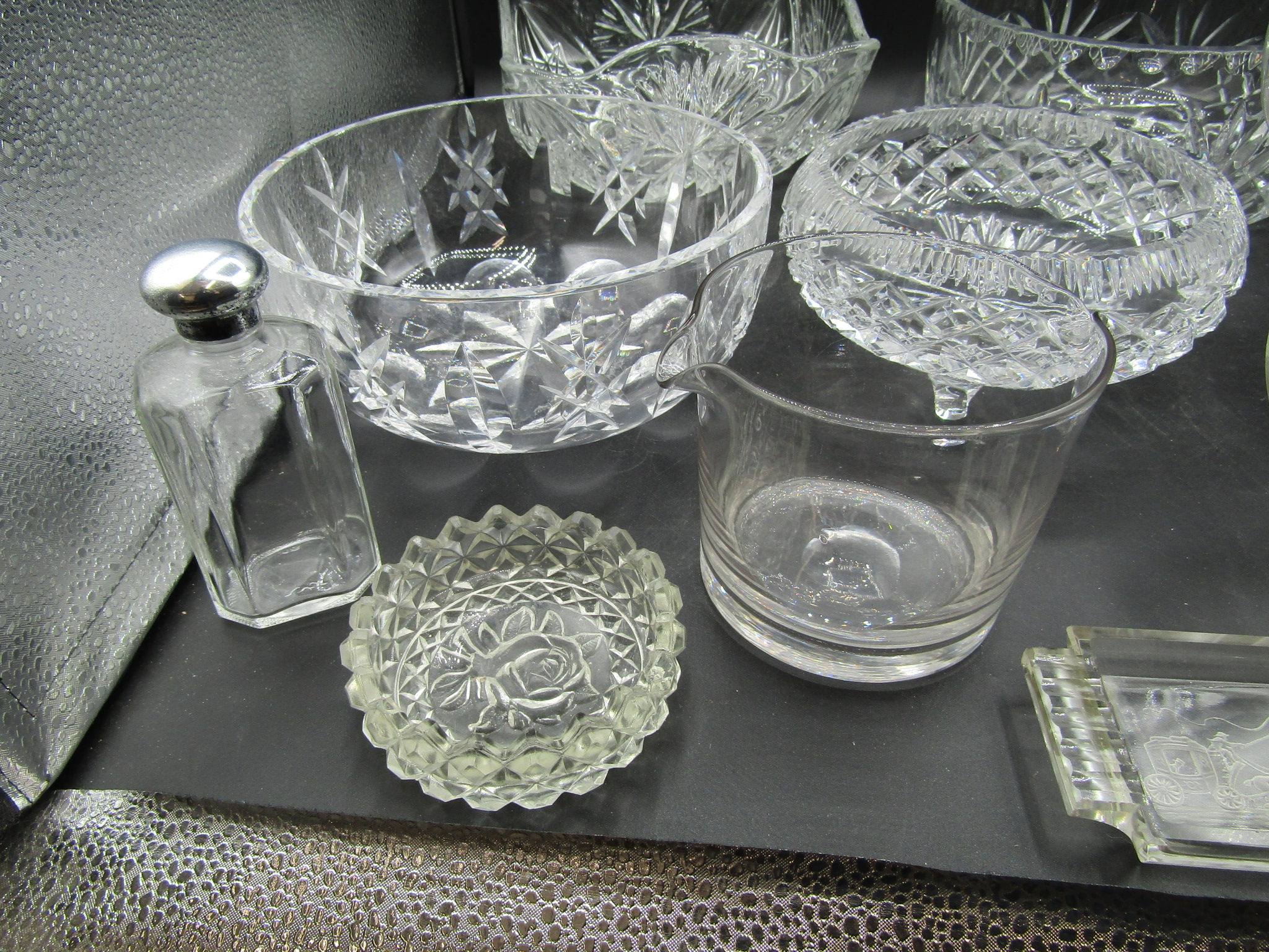 Quality glass bowls and ashtrays etc - Image 4 of 5