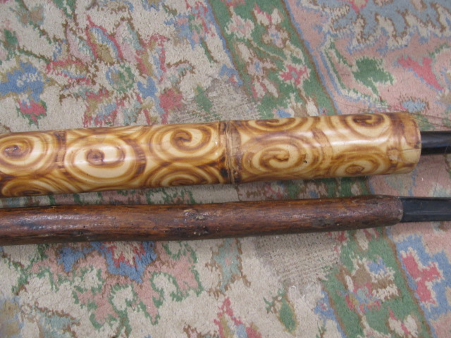 A spear and another implement plus a carved didgeridoo??? - Image 3 of 4