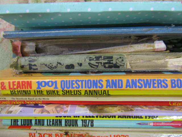 2 crates childrens annuals and books - Image 6 of 7