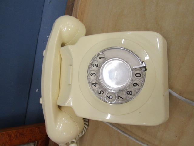 retro telephone