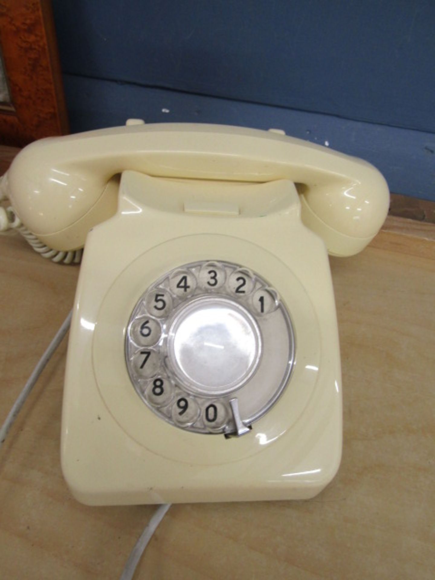 retro telephone