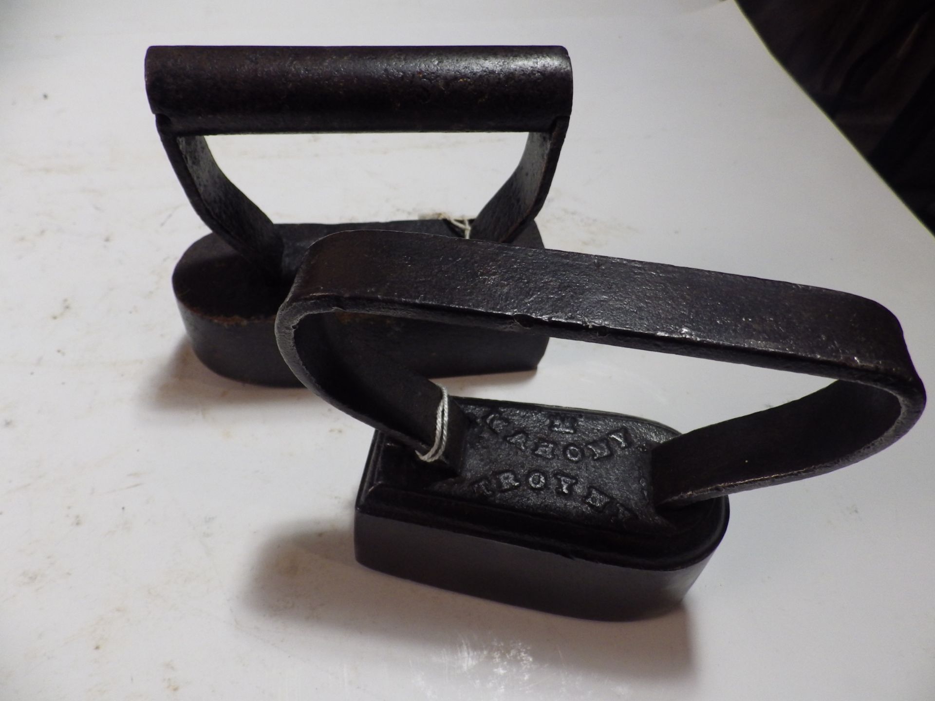 4 various polishing irons etc to incl Mahony Troy NY dated 1876 - Image 3 of 3
