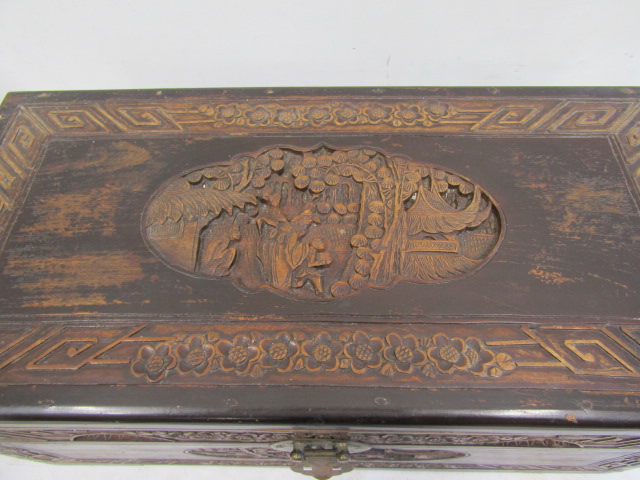 a carved chest 62x32x26cmH - Image 3 of 6