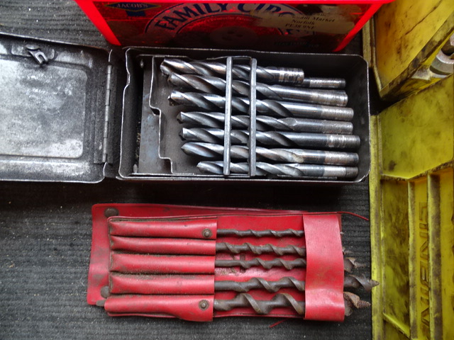 Large lot of drill bits, Allen keys, chisels and tap and die etc - Image 2 of 7