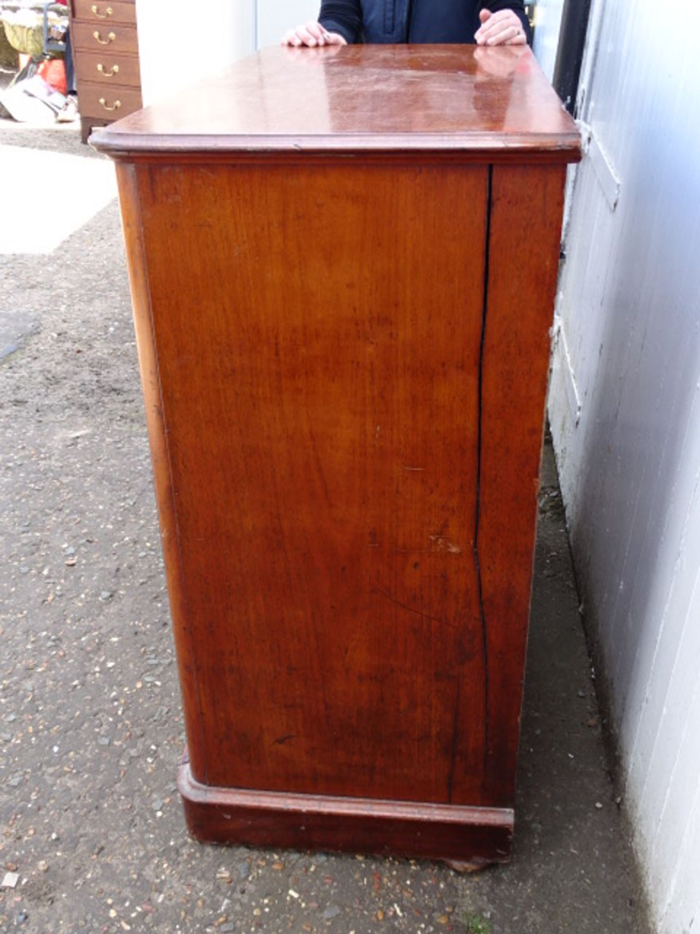 Mahogany 2 short over 3 long chest of drawers (front bun feet have fallen off but are present) - Image 5 of 5