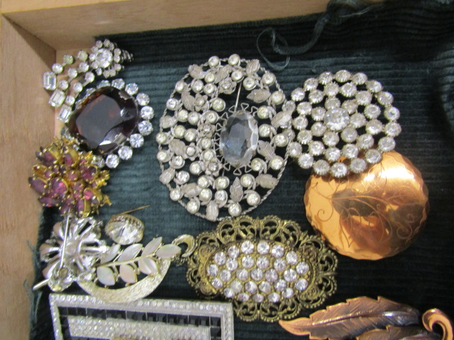 Collection brooches - Image 2 of 9