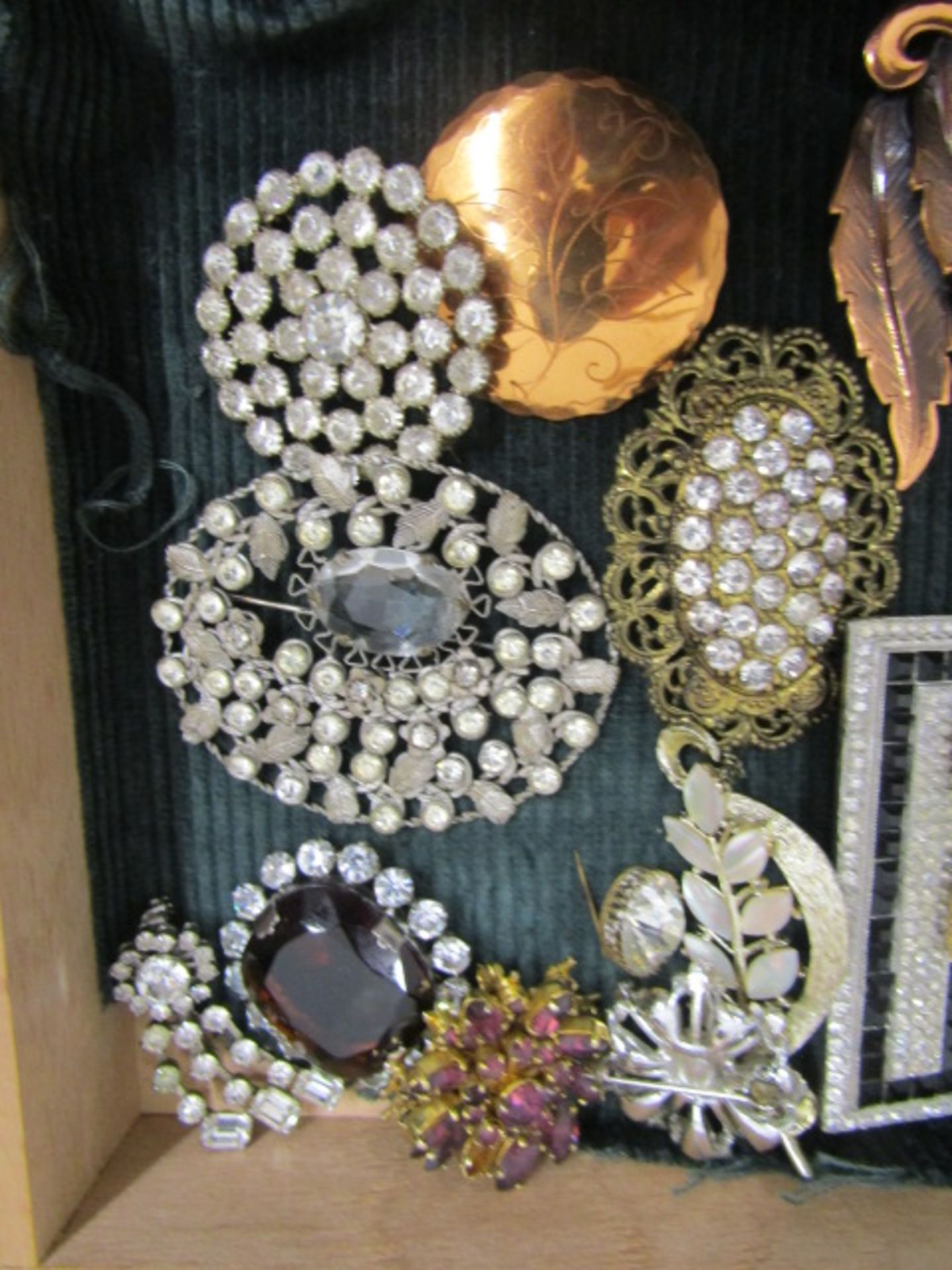 Collection brooches - Image 2 of 9