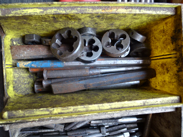Large lot of drill bits, Allen keys, chisels and tap and die etc - Bild 4 aus 7
