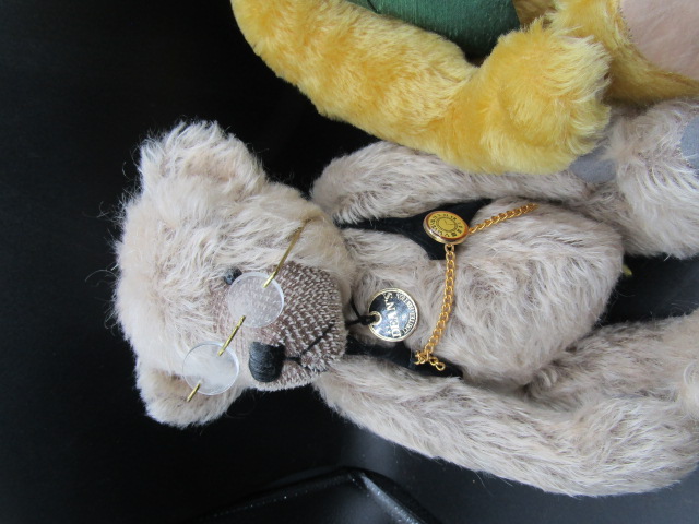 Deans bears 'Sheila' and 'Dandy' - Image 3 of 4